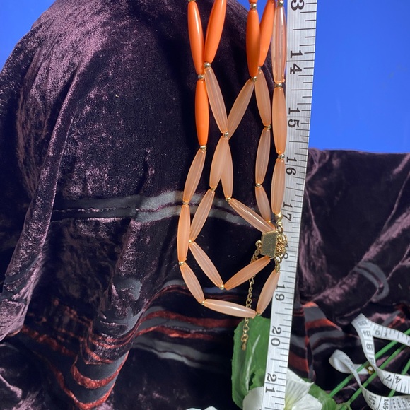 Vintage, Salmon and gold toned 5 strand necklace. - Picture 5 of 7